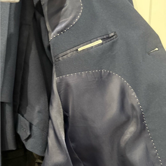 Alain Dupetit Classic Navy Blue 2 Piece Suit with Notched Lapel and Tailored Fit - Picture 4 of 7